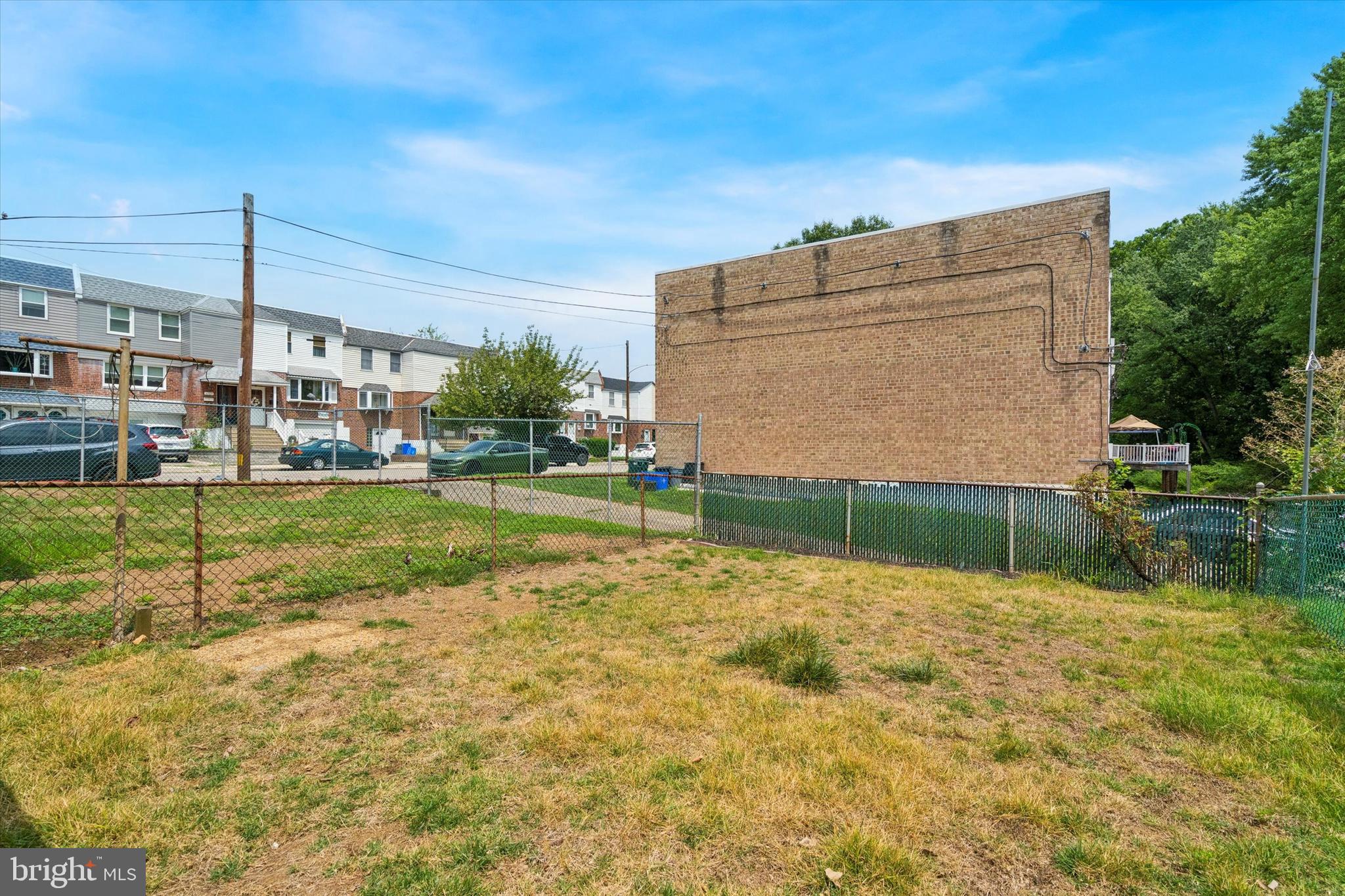 4417 Crossland Road Philadelphia, PA 19154 - Photo 33 of 34 Back yard