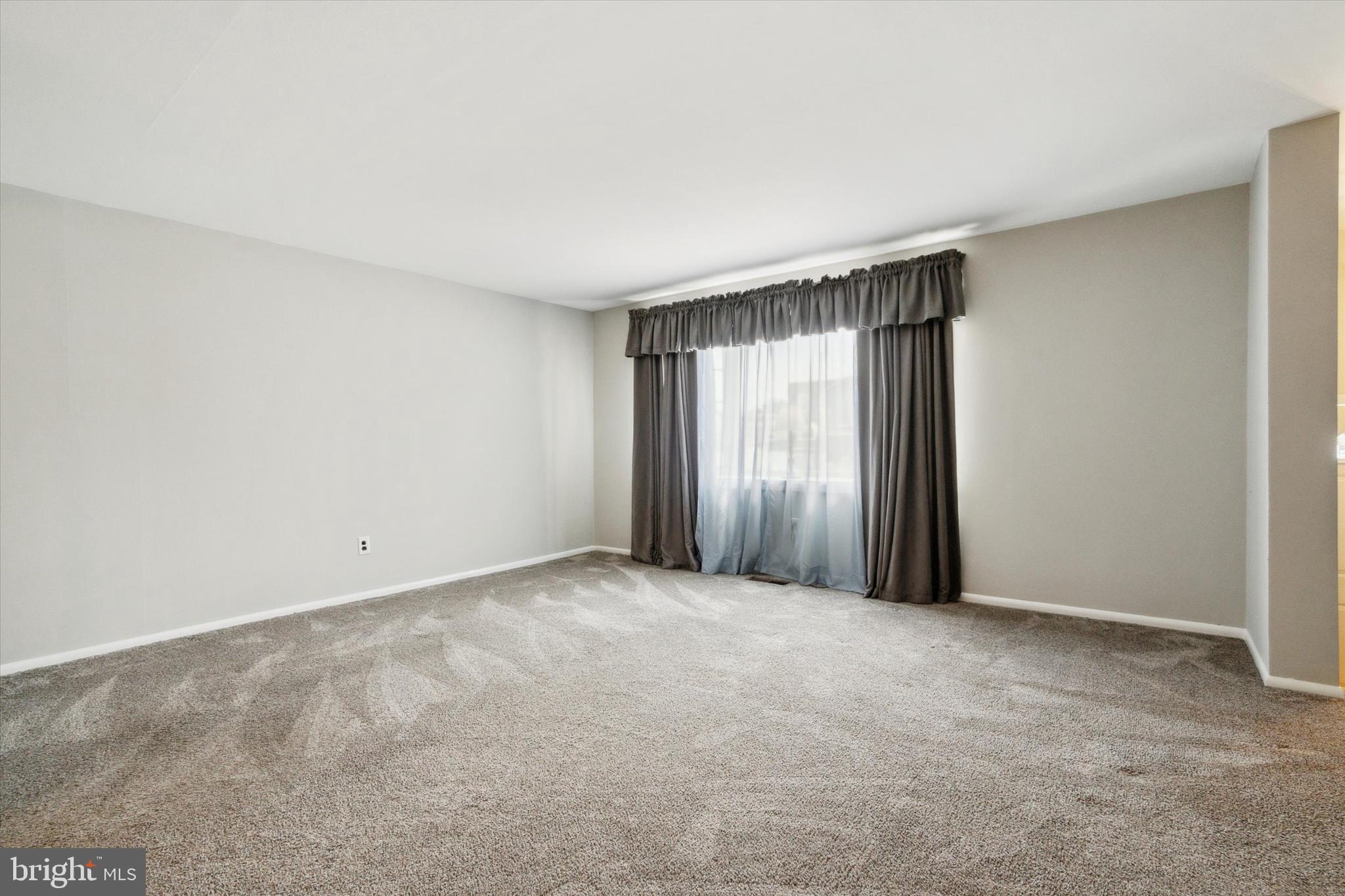 4417 Crossland Road Philadelphia, PA 19154 - Photo 7 of 34