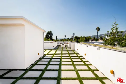 $4,895,000 | 839 North Genesee Avenue, Los Angeles, CA 90046