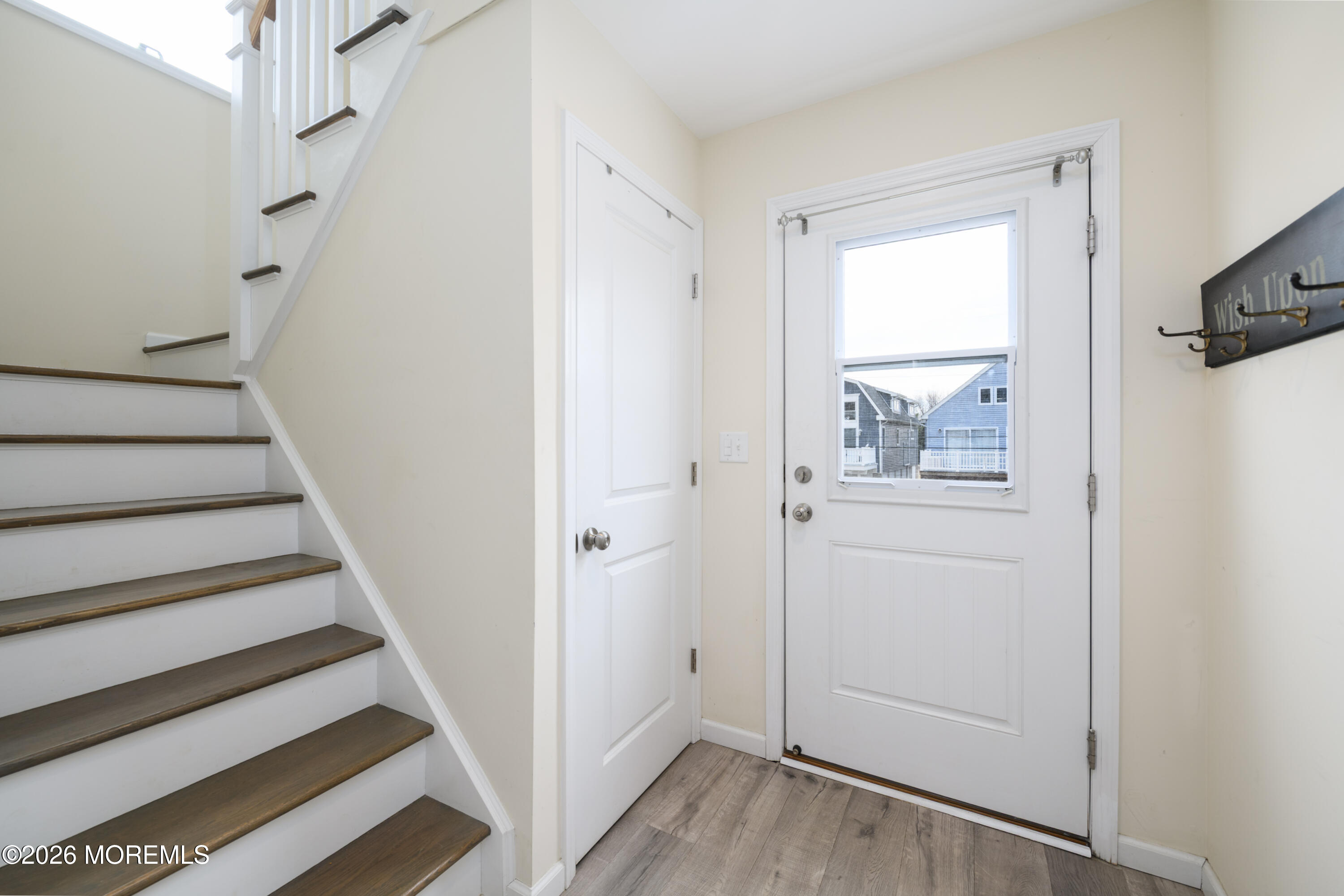 142 Black Point Road, Unit H9 Rumson, NJ 07760 - Photo 16 of 25 Staircase