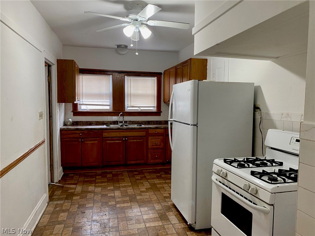 3377 Sutton Road Cleveland, OH 44120 - Photo 9 of 19 Unit 2 kitchen