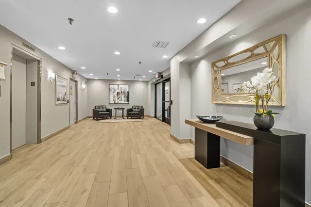 $524,500 | 3741 Mission Hills Road, Unit 110, Northbrook, IL 60062