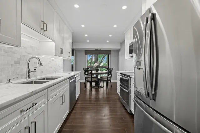 $524,500 | 3741 Mission Hills Road, Unit 110, Northbrook, IL 60062