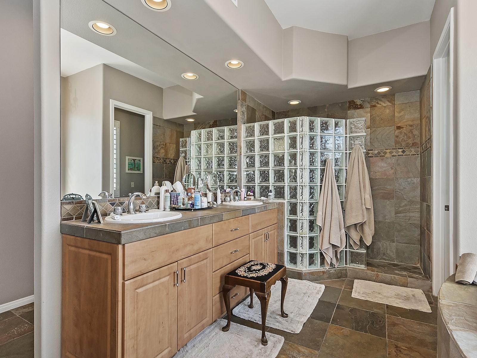 3 Sherwood Road Rancho Mirage, CA 92270 - Photo 26 of 43 026_Master Bathroom