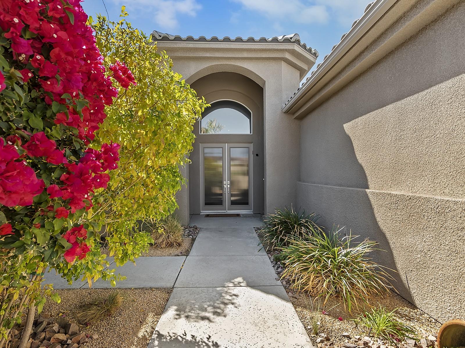 3 Sherwood Road Rancho Mirage, CA 92270 - Photo 4 of 43 004_Courtyard