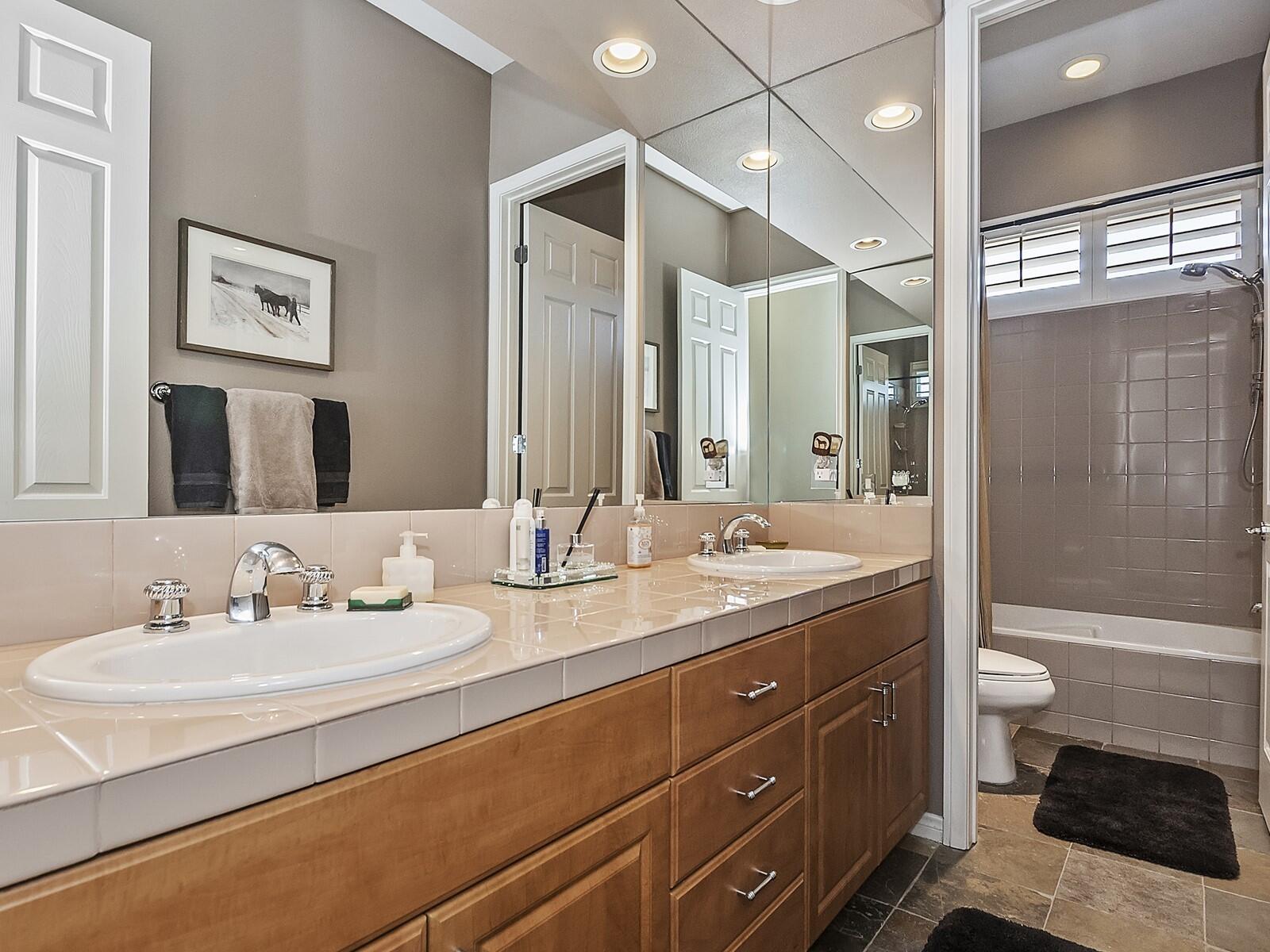 3 Sherwood Road Rancho Mirage, CA 92270 - Photo 31 of 43 031_Bathroom