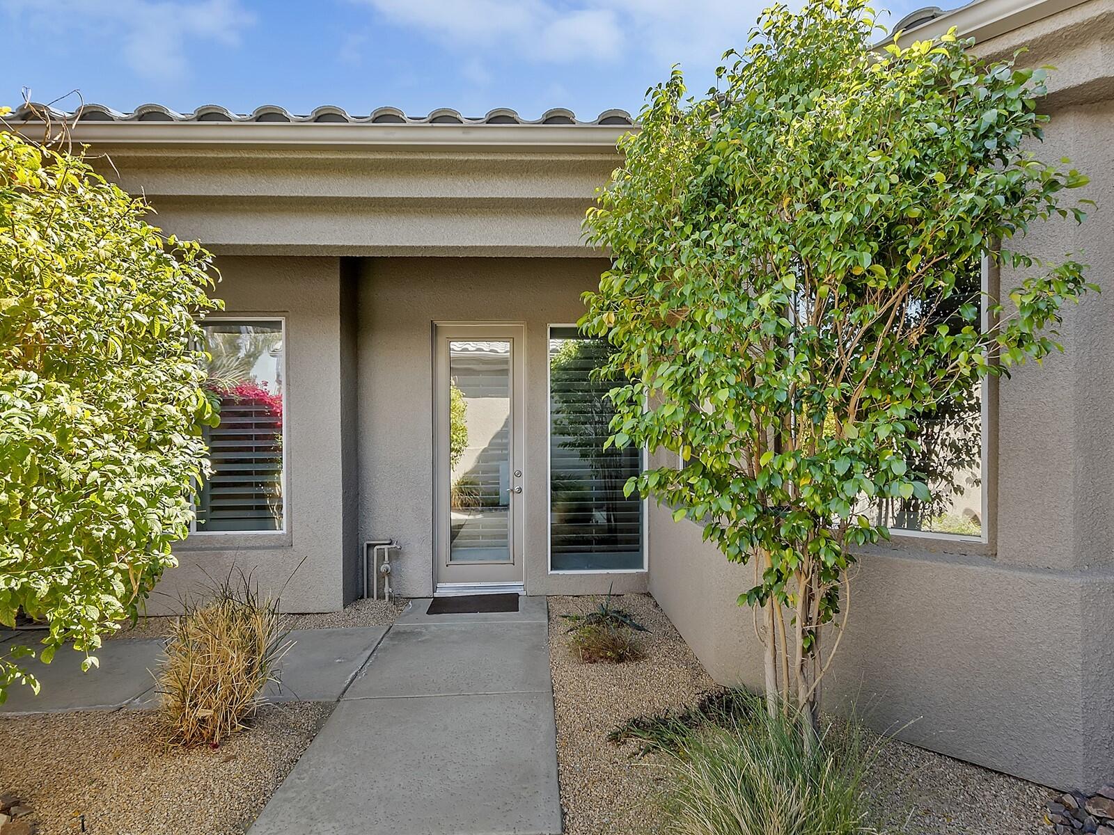 3 Sherwood Road Rancho Mirage, CA 92270 - Photo 5 of 43 005_Courtyard