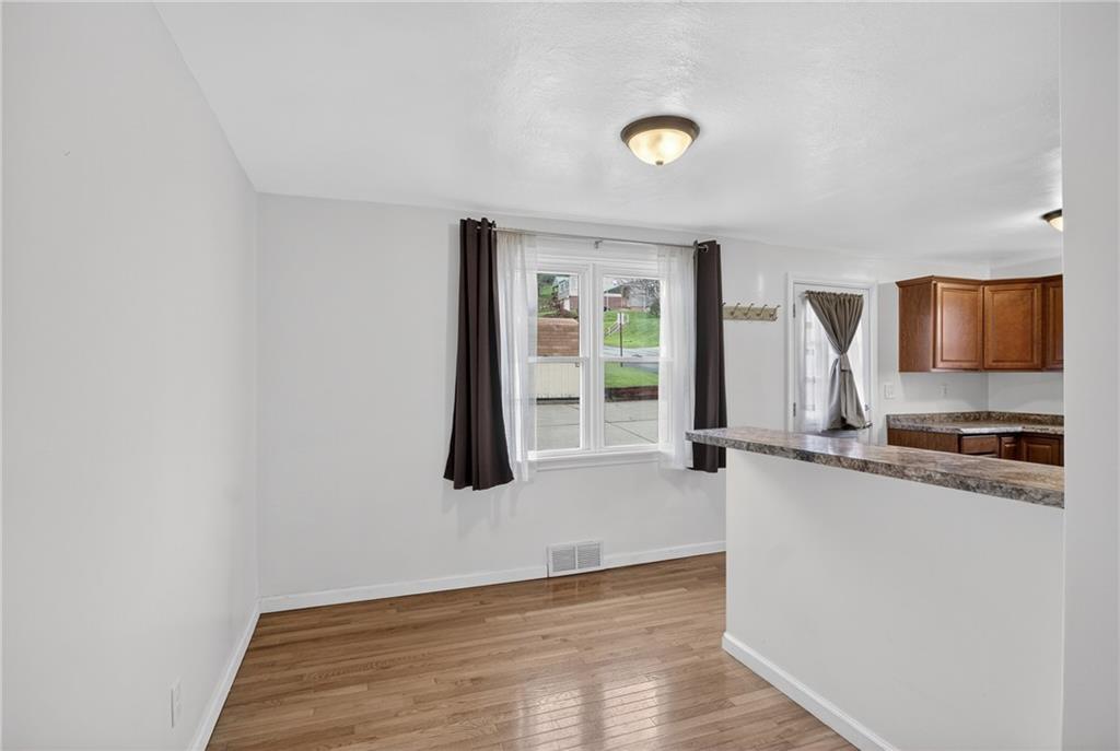 335 East Pike Street Houston, PA 15342 - Photo 11 of 48