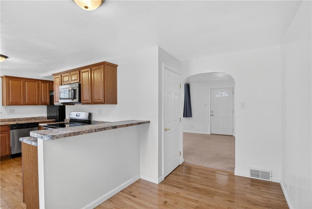 335 East Pike Street Houston, PA 15342 - Photo 12 of 48