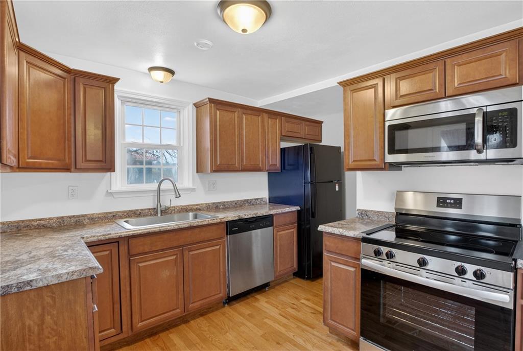 335 East Pike Street Houston, PA 15342 - Photo 17 of 48