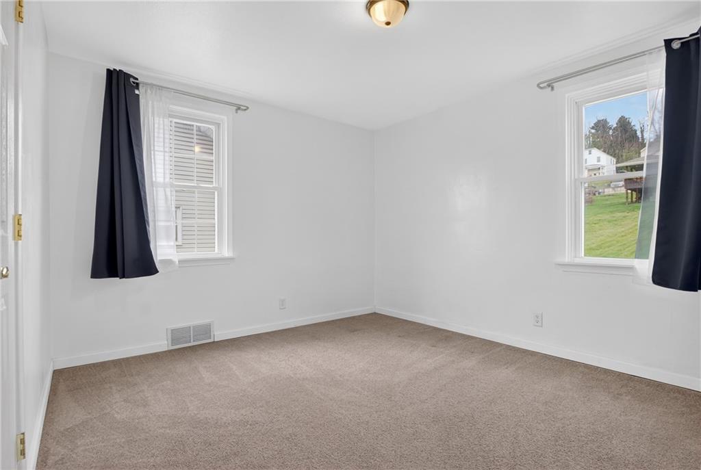 335 East Pike Street Houston, PA 15342 - Photo 22 of 48