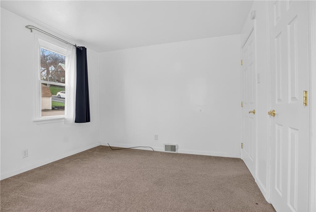 335 East Pike Street Houston, PA 15342 - Photo 25 of 48