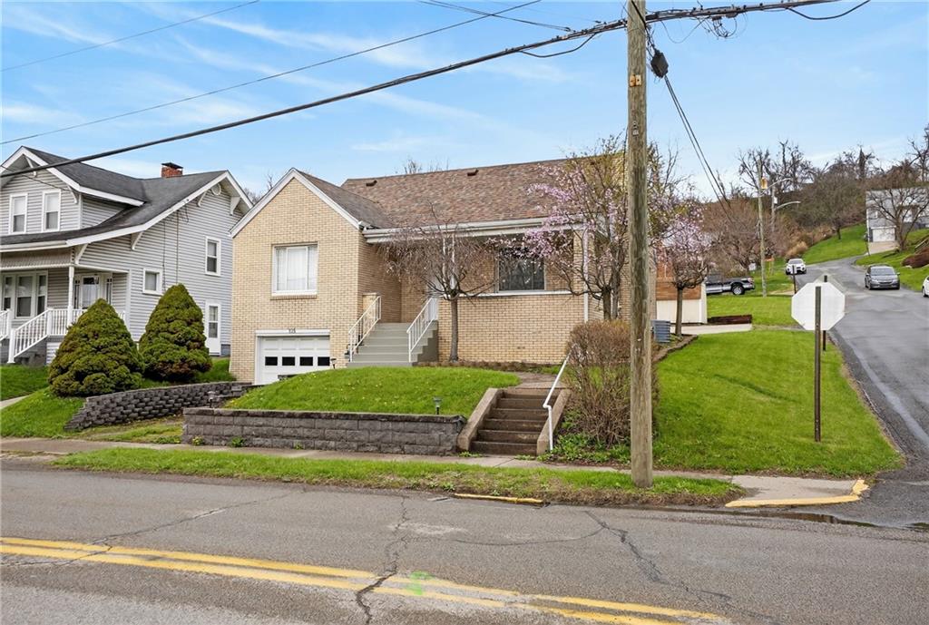 335 East Pike Street Houston, PA 15342 - Photo 3 of 48