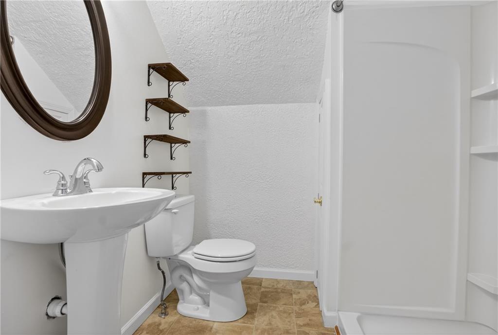 335 East Pike Street Houston, PA 15342 - Photo 34 of 48