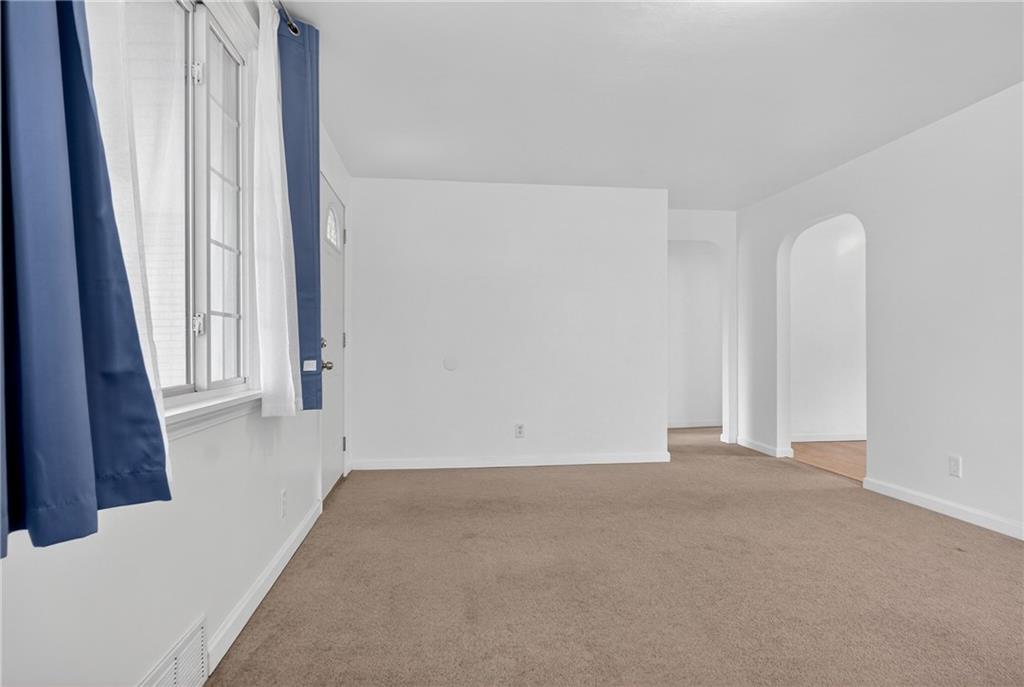 335 East Pike Street Houston, PA 15342 - Photo 9 of 48