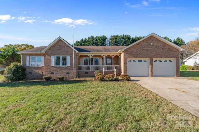 a view of a house with a yard and plants