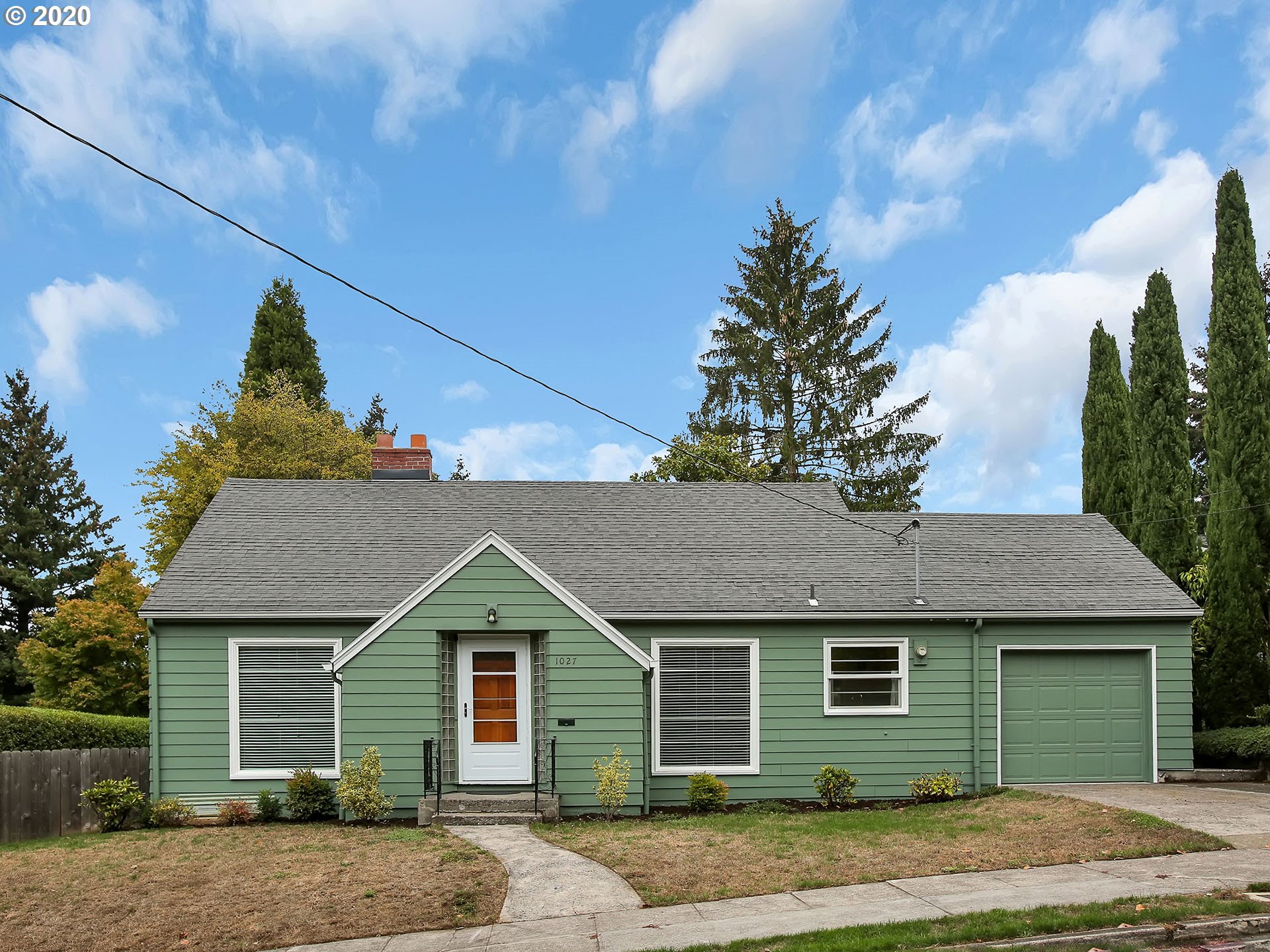 1027 Southwest Moss Street Portland, OR 97219 - Photo 1 of 29 Gallery Image 1