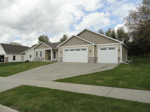 525 Eagle Ridge Portage, WI 53901 - Photo 3 of 43