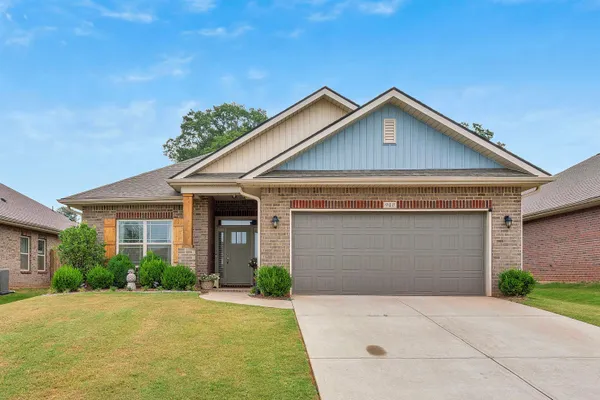 $315,000 | 940 Ravenfield Drive, Duncan, SC 29334