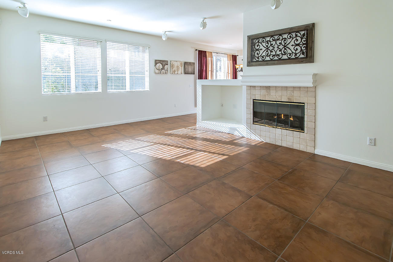 4168 Orontes Way, Unit C Simi Valley, CA 93063 - Photo 14 of 50 08Entry _ Living
