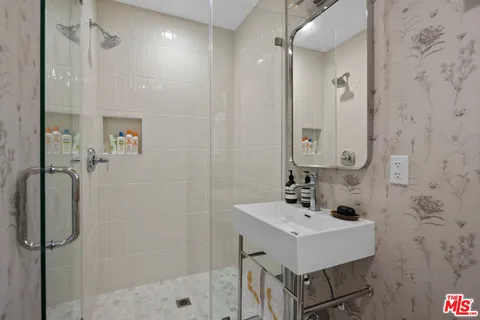 $2,650,000 | 4200 Mentone Avenue, Culver City, CA 90232