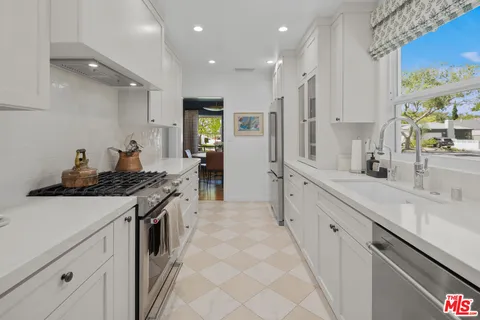 $2,650,000 | 4200 Mentone Avenue, Culver City, CA 90232