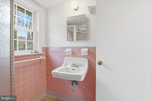 $3,900 | 47 Fort Williams Parkway, Alexandria, VA 22304