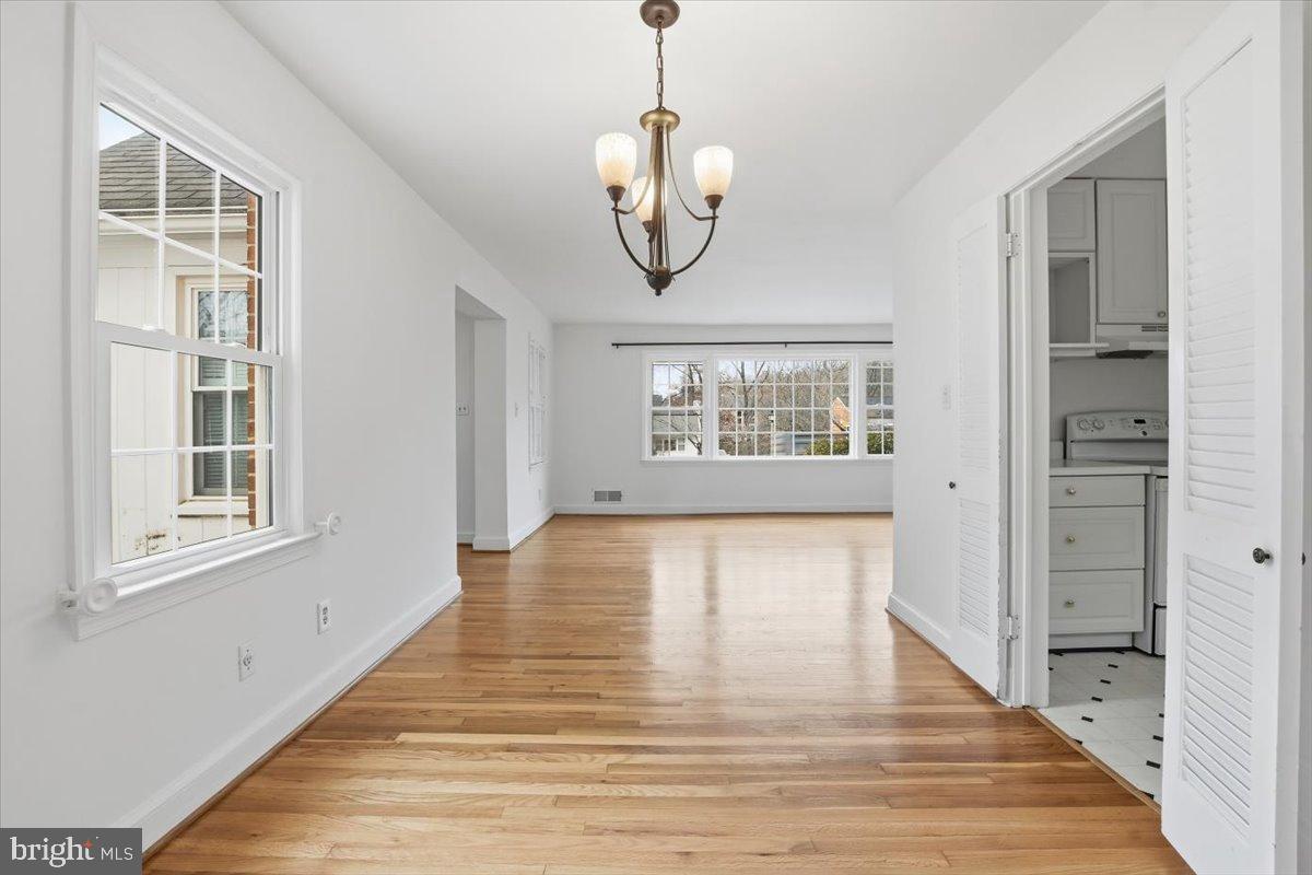 47 Fort Williams Parkway Alexandria, VA 22304 - Photo 2 of 19 Bright, airy space with elegant lighting.