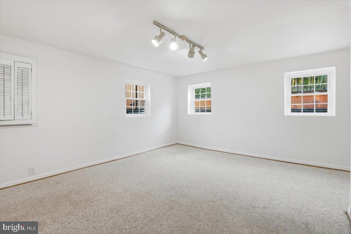 47 Fort Williams Parkway Alexandria, VA 22304 - Photo 4 of 19