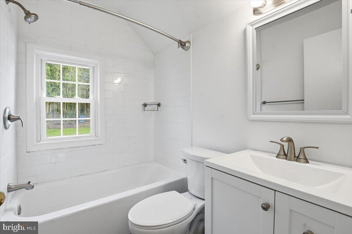 47 Fort Williams Parkway Alexandria, VA 22304 - Photo 9 of 19 Bright and airy bathroom with modern finishes.