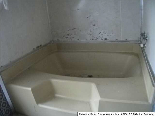 17261 Charlton Road Baker, LA 70714 - Photo 3 of 8 Gallery Image 3
