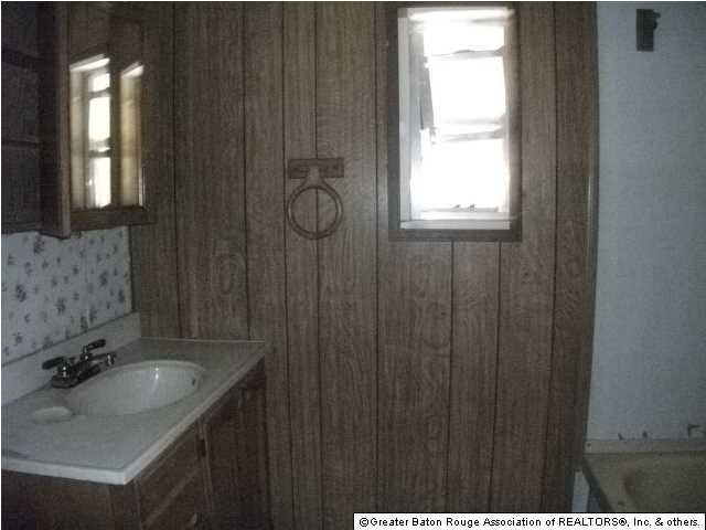 17261 Charlton Road Baker, LA 70714 - Photo 5 of 8 Gallery Image 5