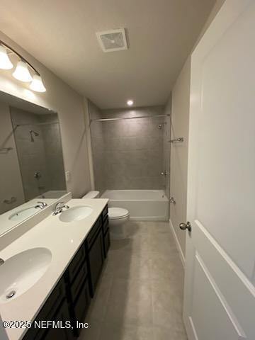 1094 Victoria Hills Jacksonville, FL 32221 - Photo 10 of 15 a bathroom with a double vanity sink a mirror and a bathtub