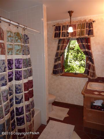6379 B Five Springs Road Stroudsburg, PA 18360 - Photo 30 of 39 Main Bathroom