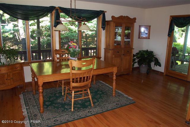 6379 B Five Springs Road Stroudsburg, PA 18360 - Photo 6 of 39 Dining Area