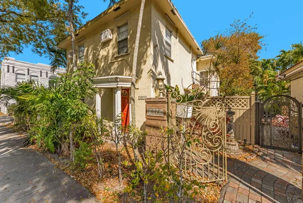 $1,975 | 1857 Buchanan Street, Unit 7, Hollywood, FL 33020