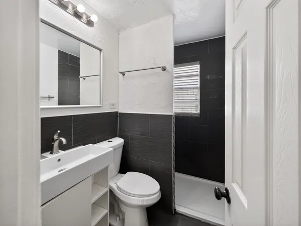 $1,975 | 1857 Buchanan Street, Unit 7, Hollywood, FL 33020