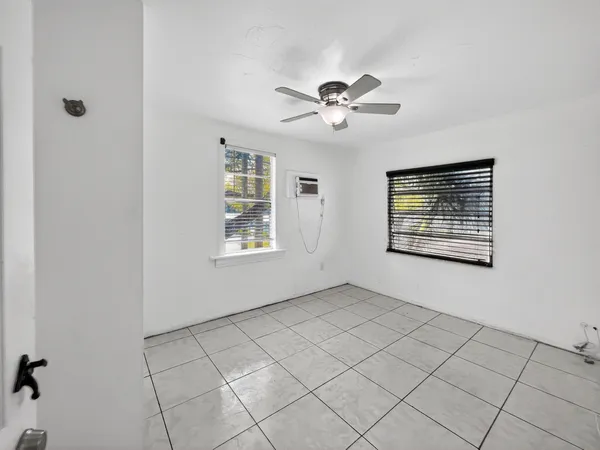 $1,975 | 1857 Buchanan Street, Unit 7, Hollywood, FL 33020