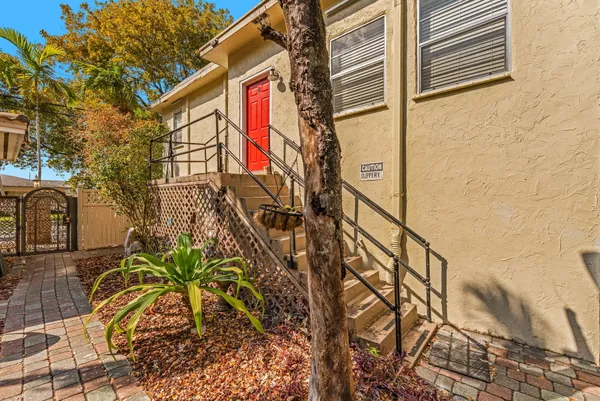 $1,975 | 1857 Buchanan Street, Unit 7, Hollywood, FL 33020