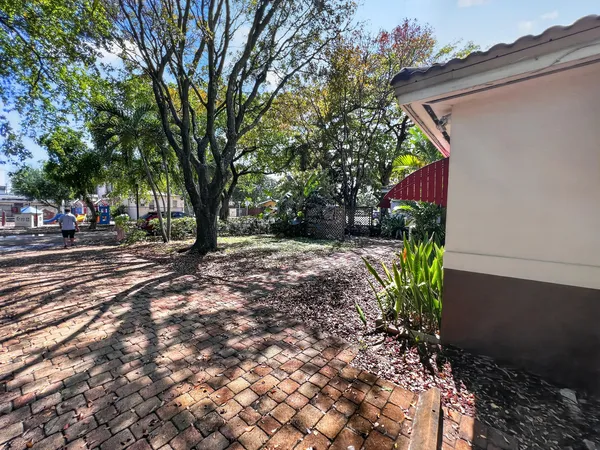 $1,975 | 1857 Buchanan Street, Unit 7, Hollywood, FL 33020