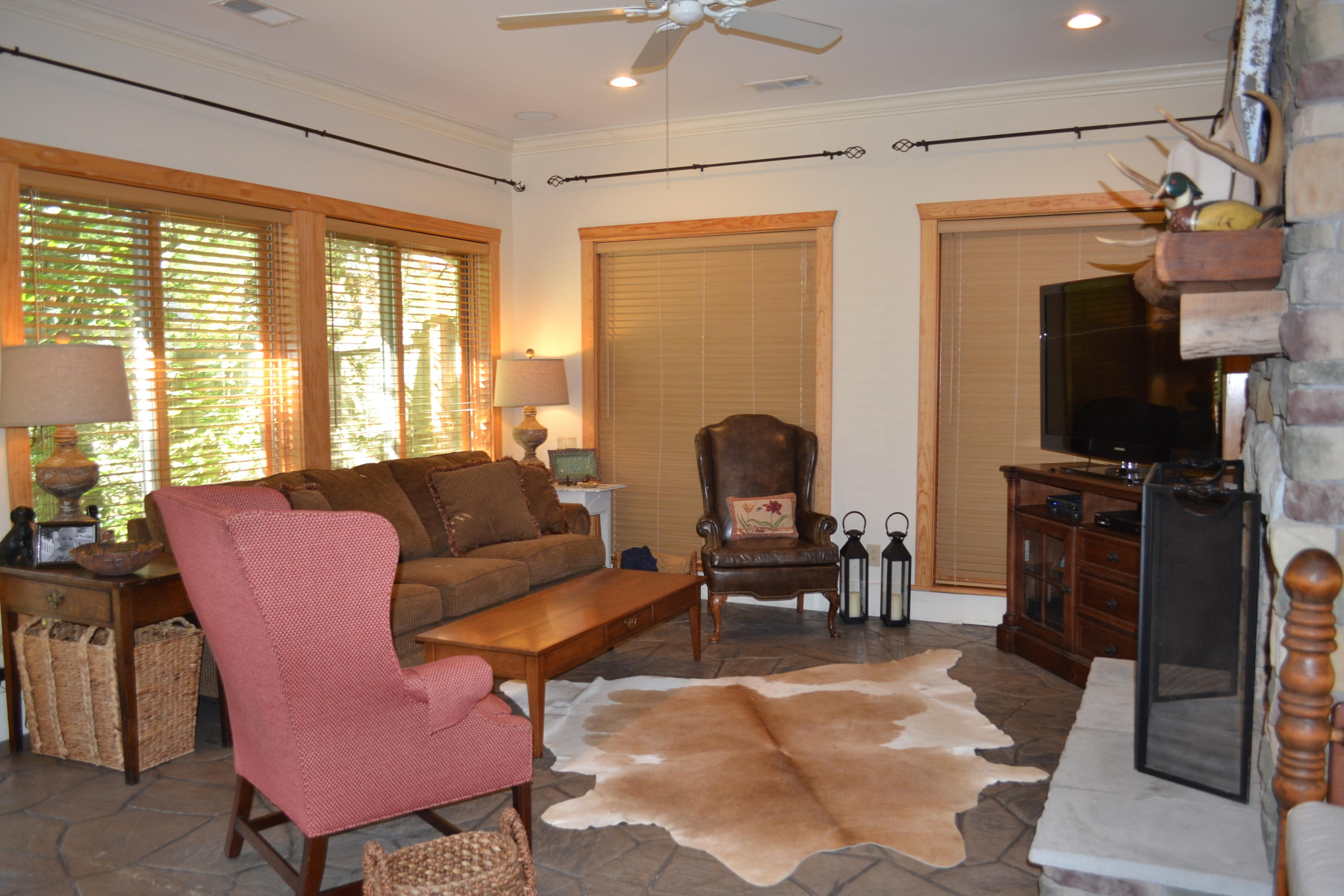 214 Hardy Road Lookout Mountain, GA 30750 - Photo 12 of 27 Family room 3