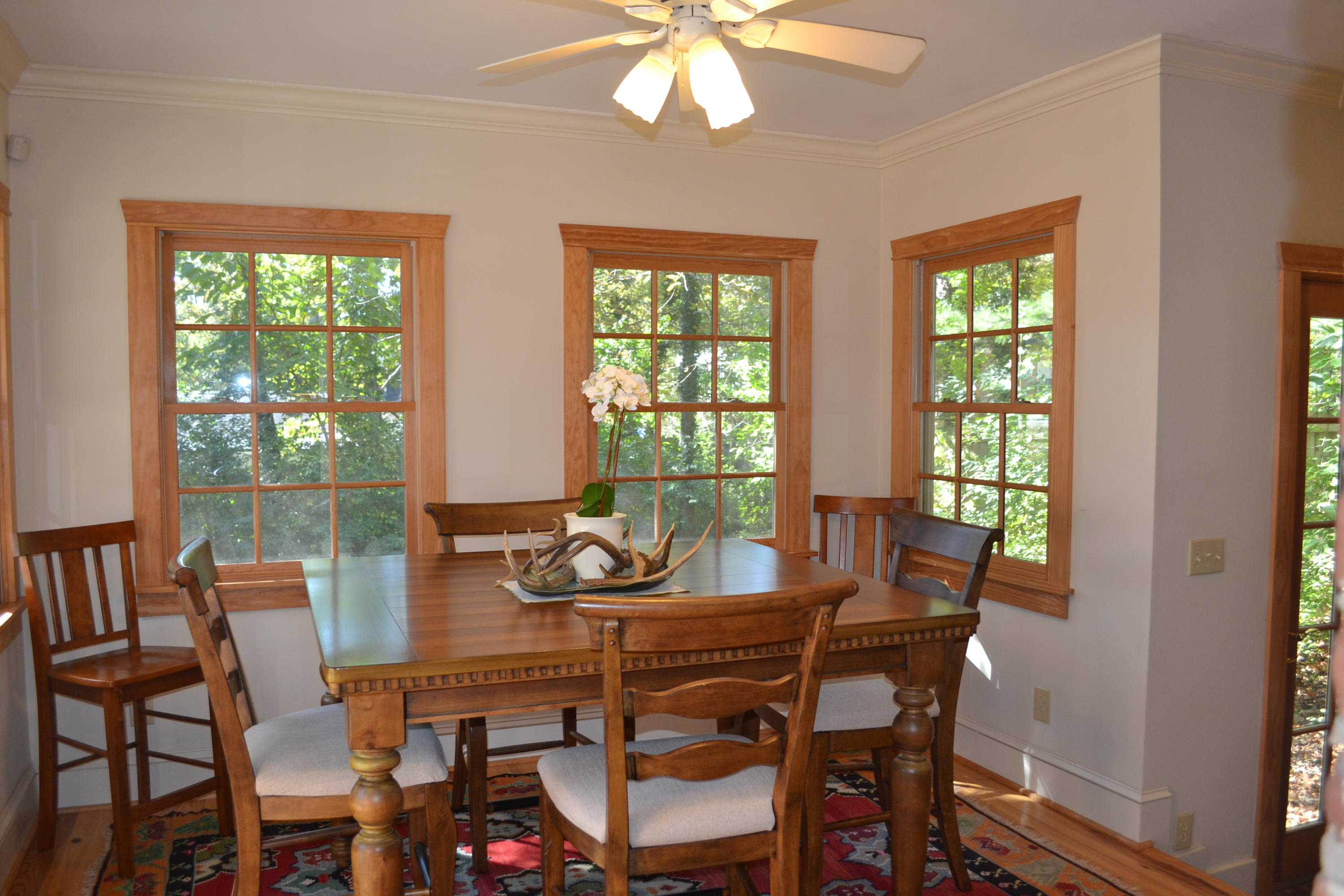 214 Hardy Road Lookout Mountain, GA 30750 - Photo 9 of 27 Breakfast room