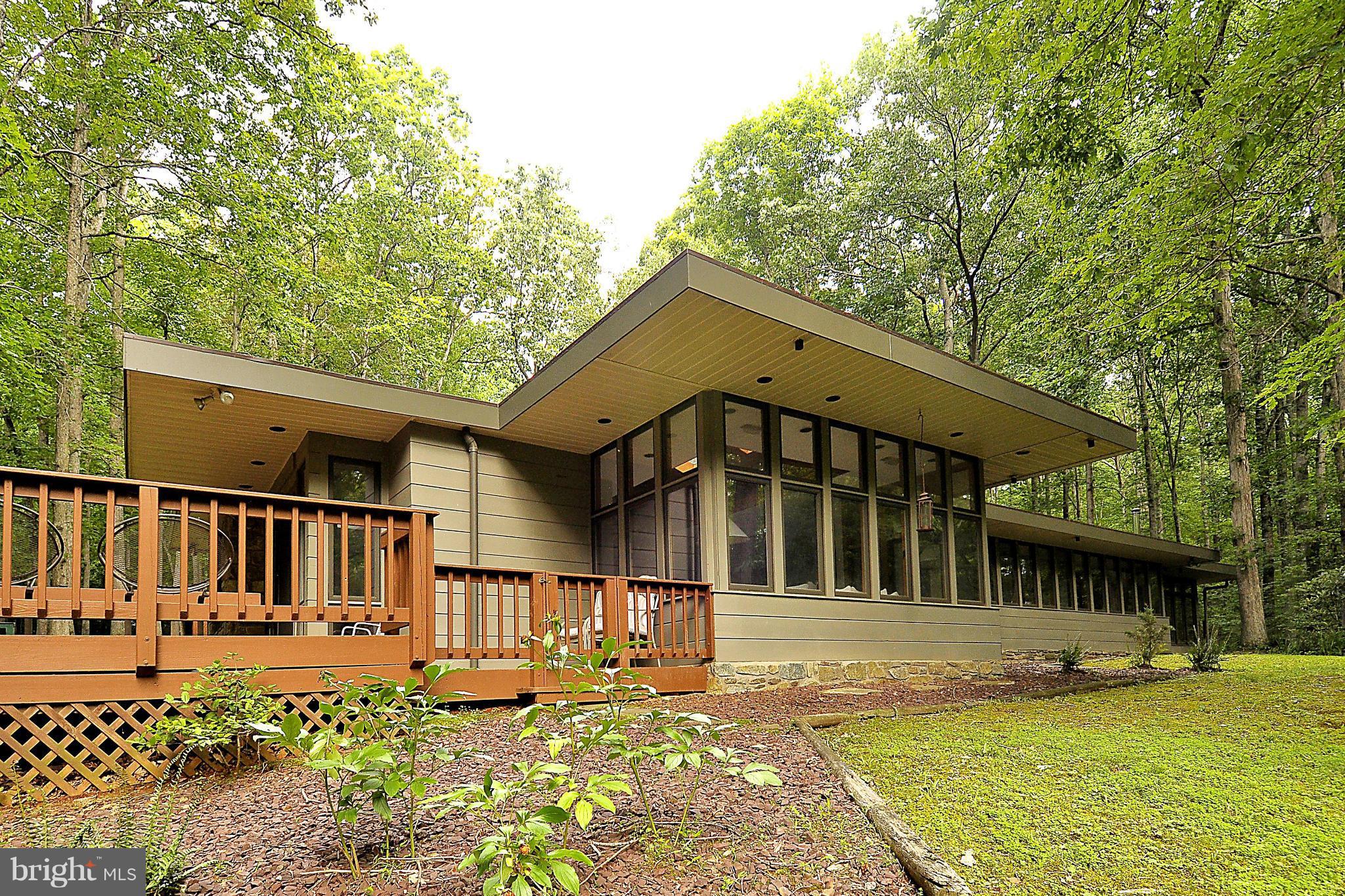 Exterior (Rear)