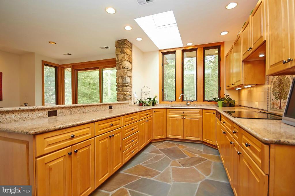 611 Utterback Store Road Great Falls, VA 22066 - Photo 11 of 30 Kitchen