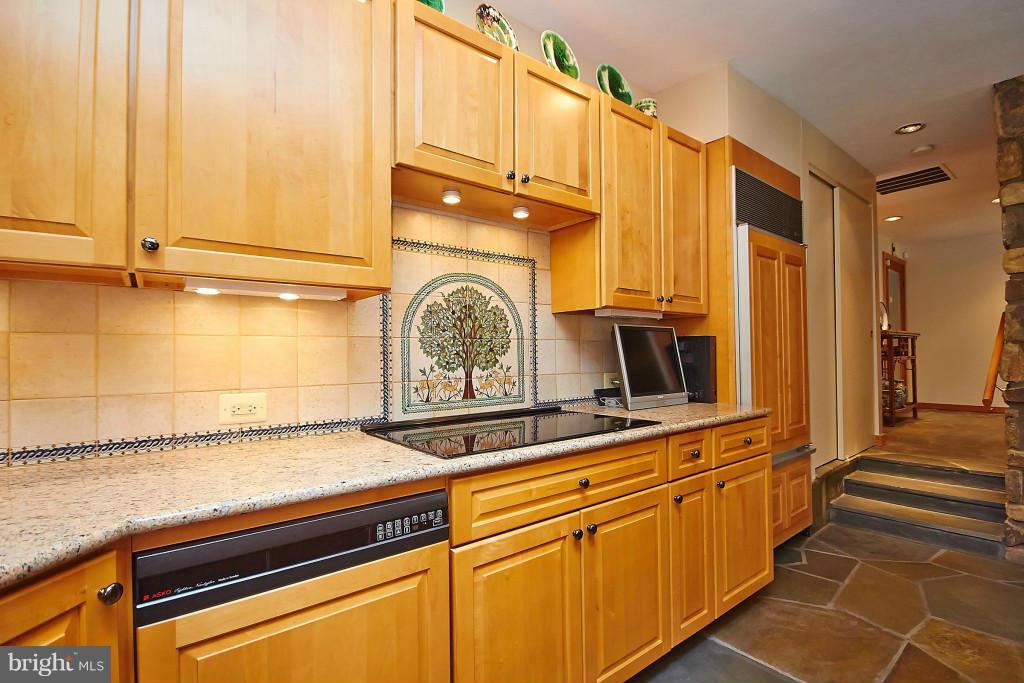 611 Utterback Store Road Great Falls, VA 22066 - Photo 12 of 30 Kitchen