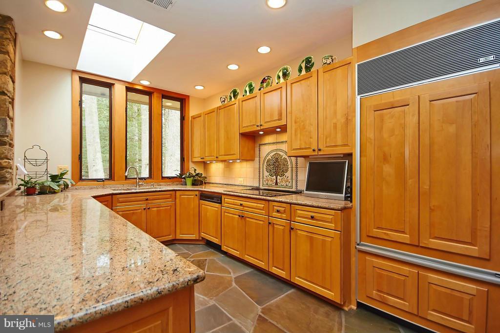 611 Utterback Store Road Great Falls, VA 22066 - Photo 3 of 30 Kitchen