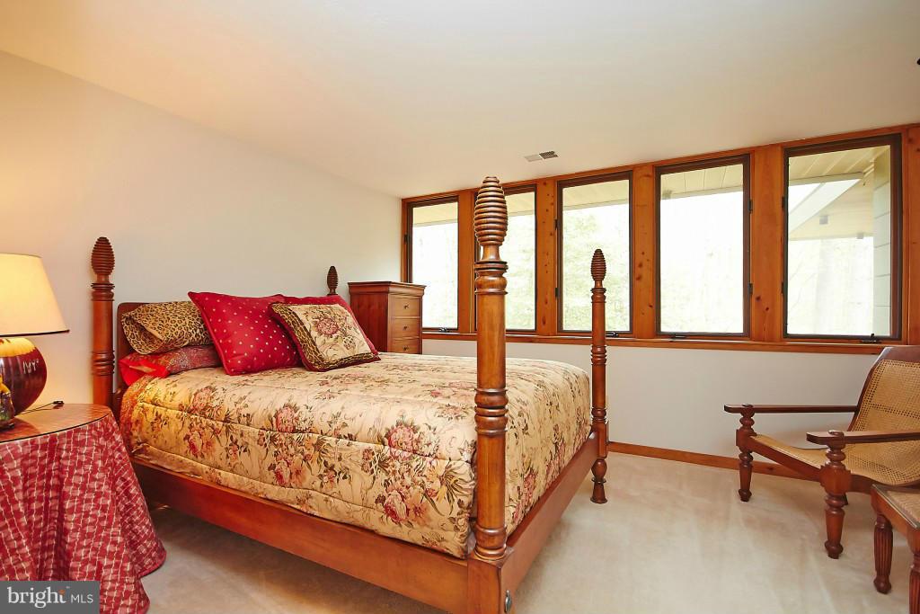 611 Utterback Store Road Great Falls, VA 22066 - Photo 21 of 30 Bedroom