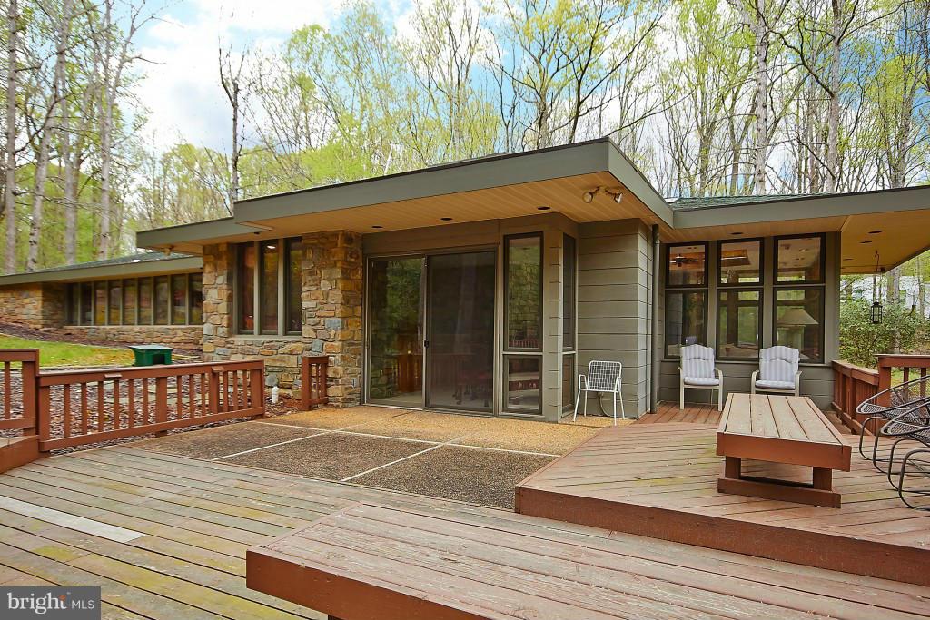 611 Utterback Store Road Great Falls, VA 22066 - Photo 7 of 30 Exterior (Rear)
