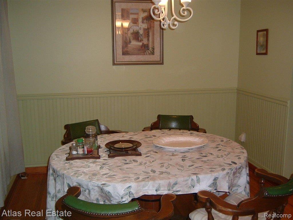 3340 South Henderson Road Davison, MI 48423 - Photo 9 of 18 Henderson 3340 dining.JPG