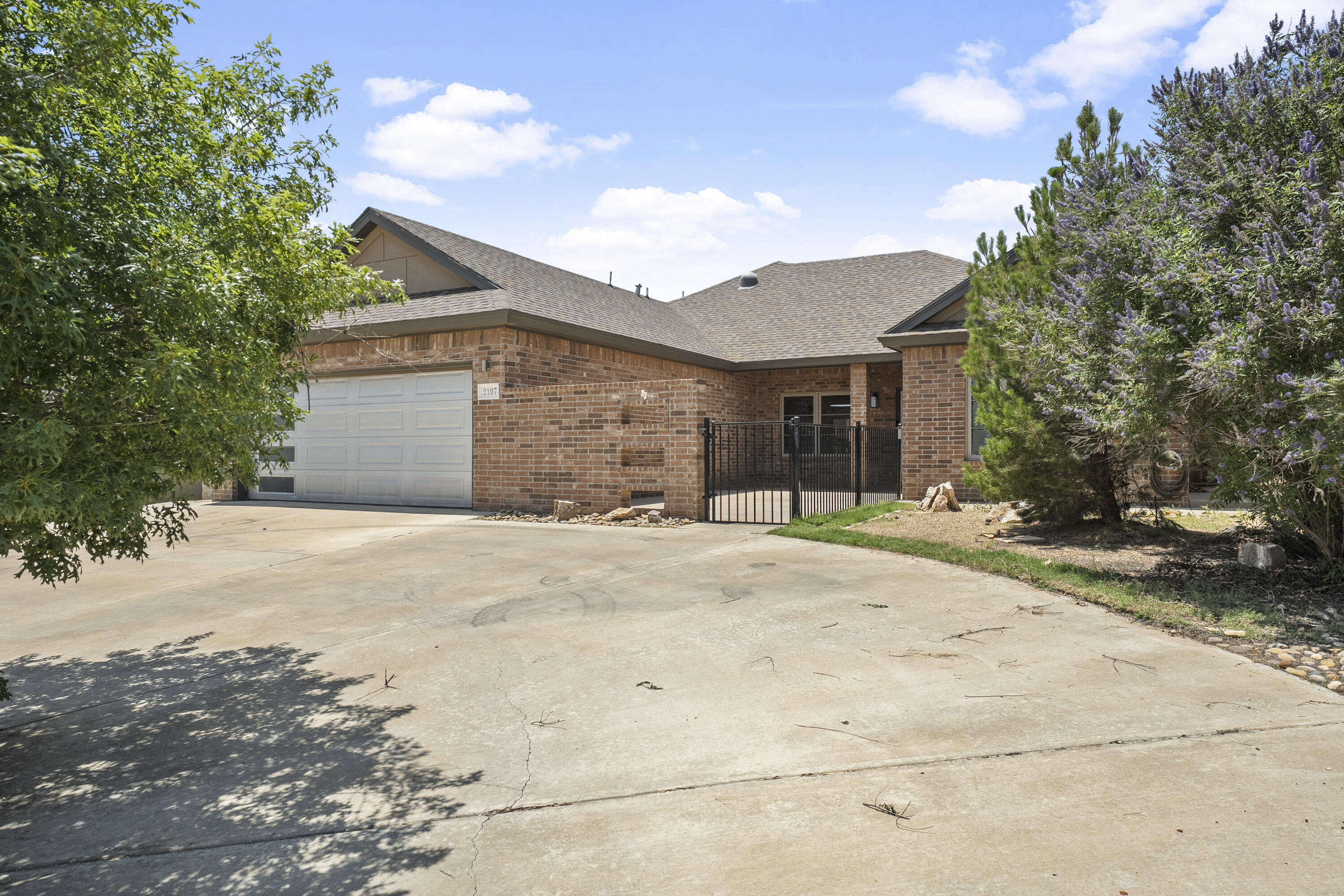 2107 101st Street Lubbock, TX 79423 - Photo 2 of 28 DSC05047